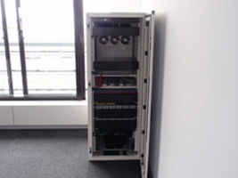 telecom_5 フロアオープンラック設置工事